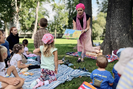 Knižní pelíšek v parku