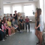 Recitátoři v knihovně