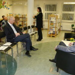 M. Němcová v knihovně